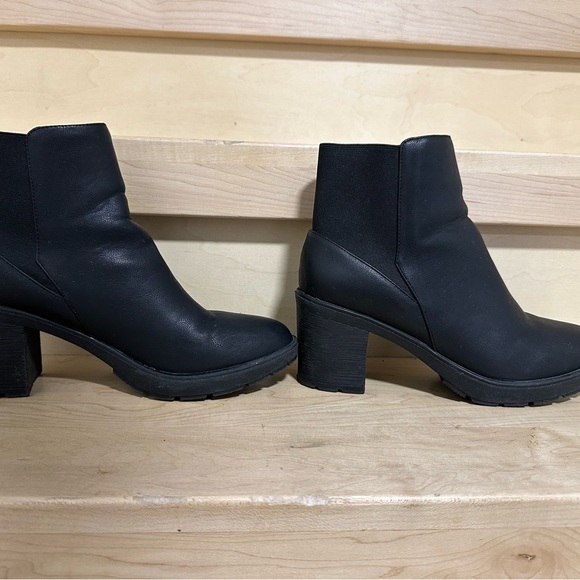 Matt and Natt Montroyal heels - Picture 4 of 5